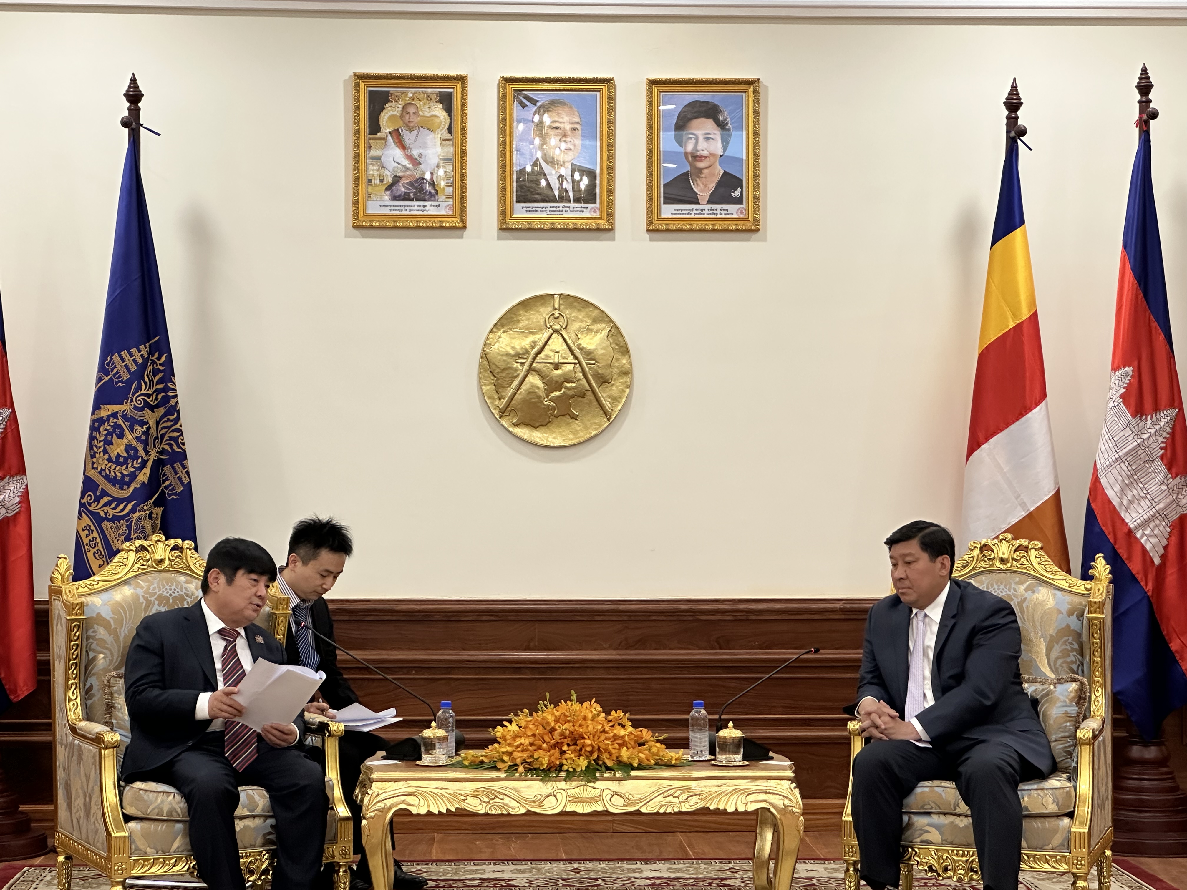 创始人孙忠弟与柬埔寨王国副首相 兼国土部部长塞松安座谈交流